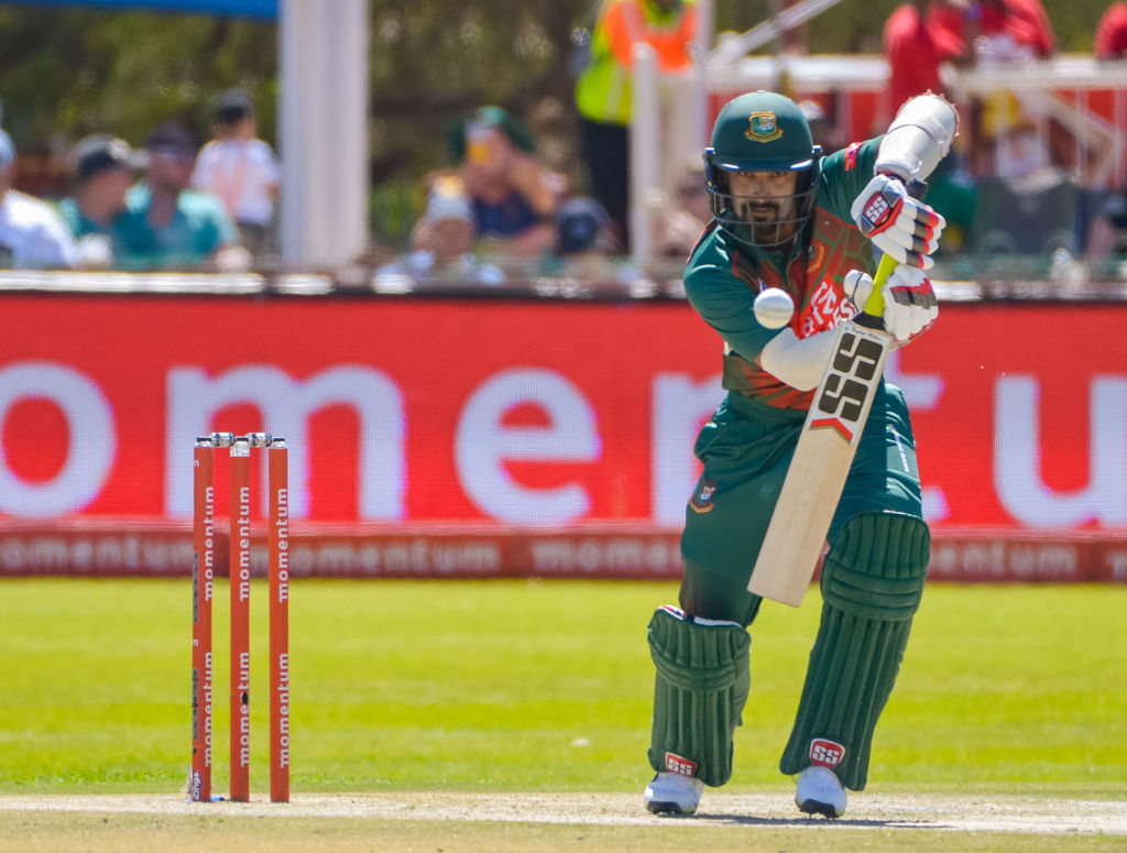 VIDEO | Carlos Brathwaite stops game for TEN minutes as pathetic umpiring robs Windies off wicket