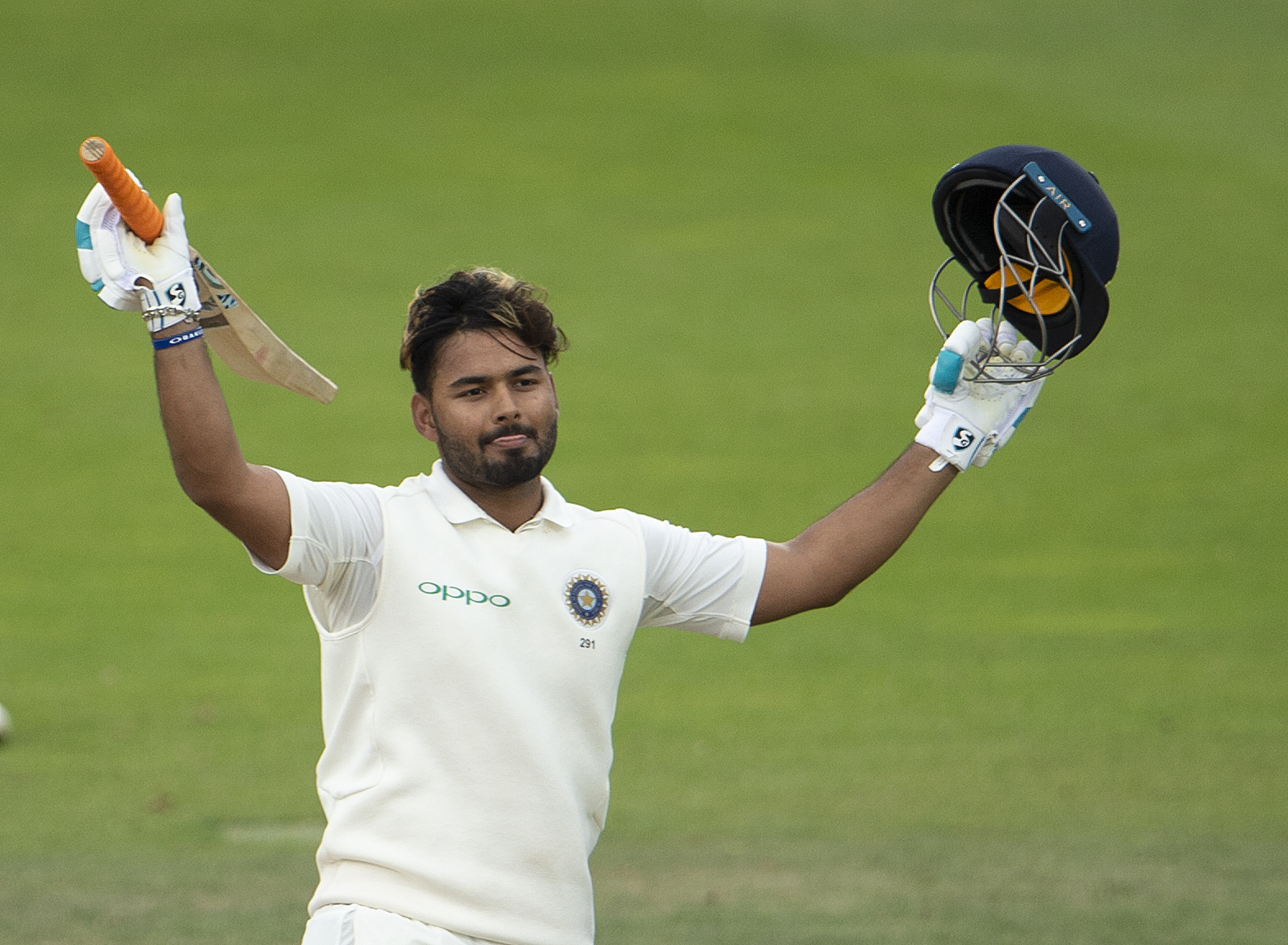 VIDEO | Rishabh Pant flaunts his fitness with a Shawn Michaels Kip Up on the ground