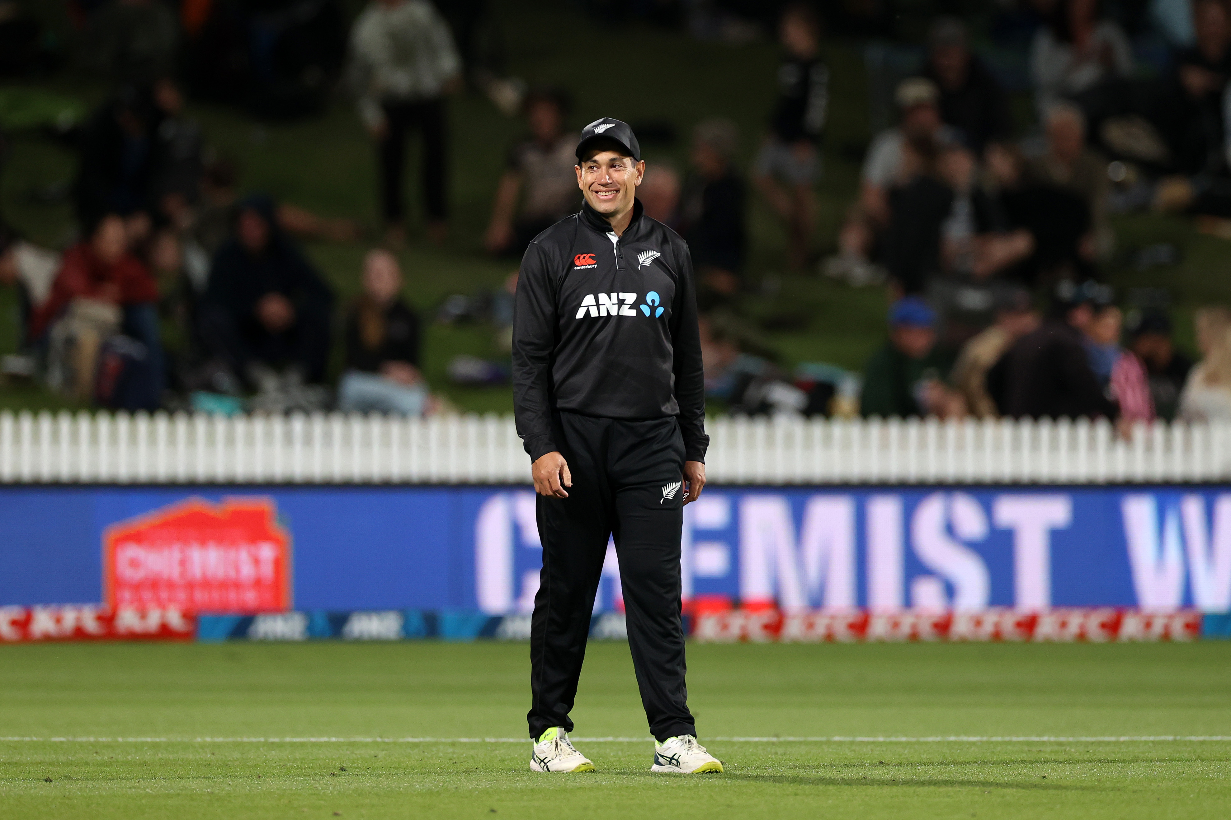 NZ vs BAN | WATCH : Ross Taylor ends his career with a wicket as New Zealand beat Bangladesh by an innings and 117 runs