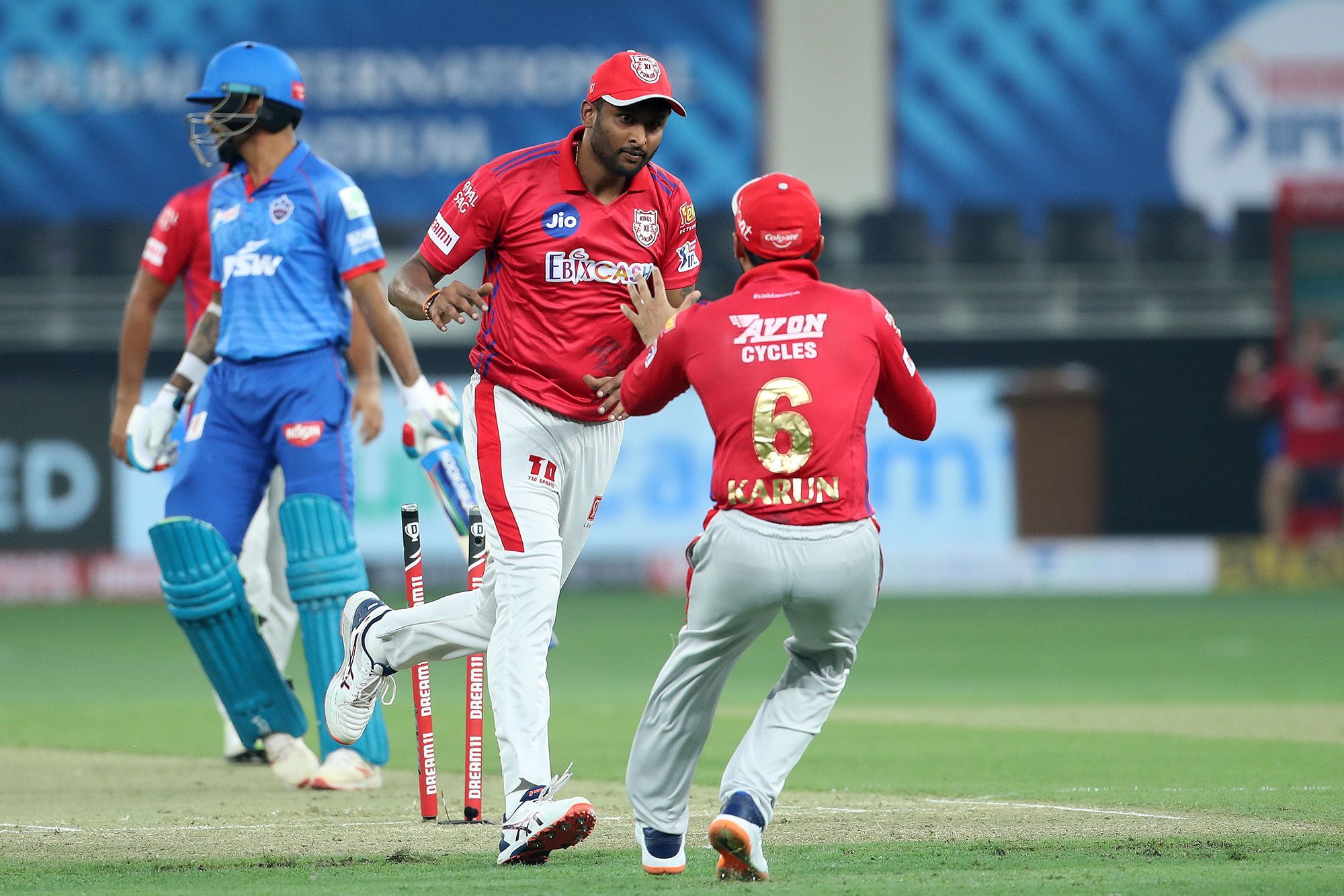 Twitter reacts to Shikhar Dhawan ‘cluelessly’ gifting his wicket twice in same delivery