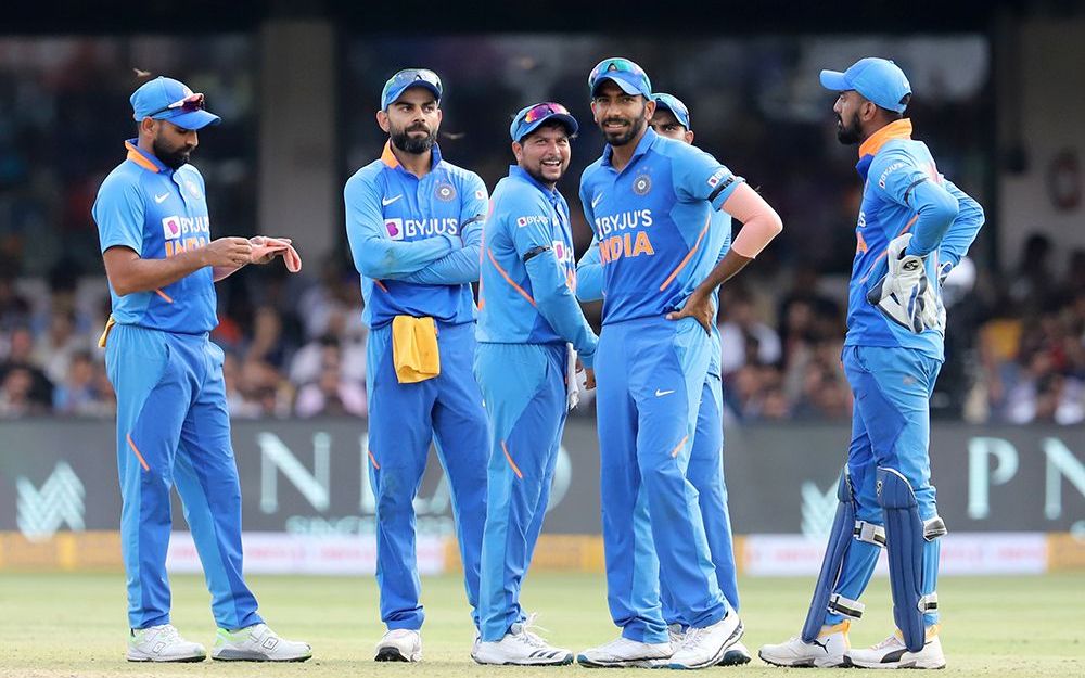 Twitter reacts to Virat Kohli’s wayward throw catching Rohit Sharma by surprise