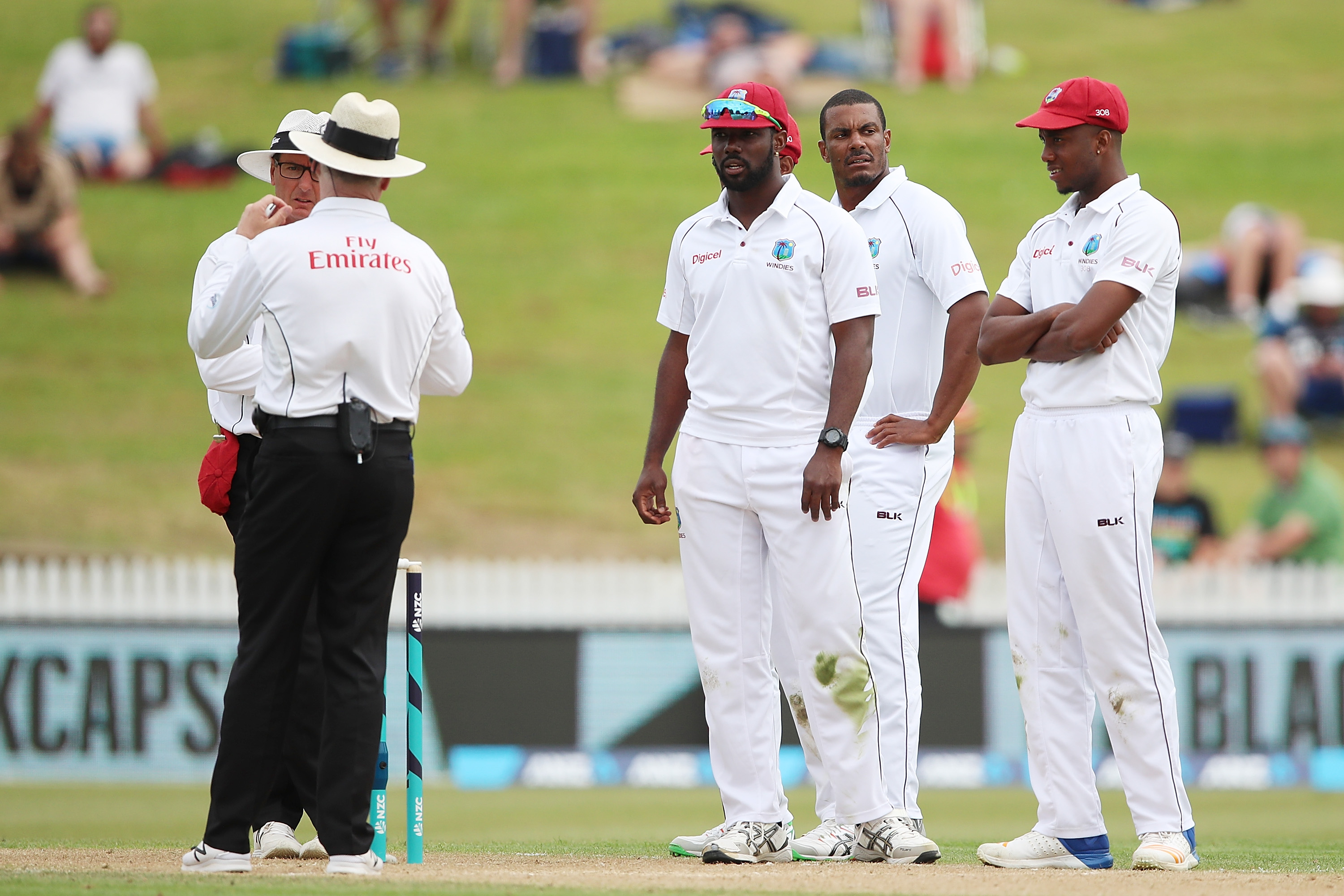 WATCH : Ian Gould changes his decision FOUR times for a simple DRS call