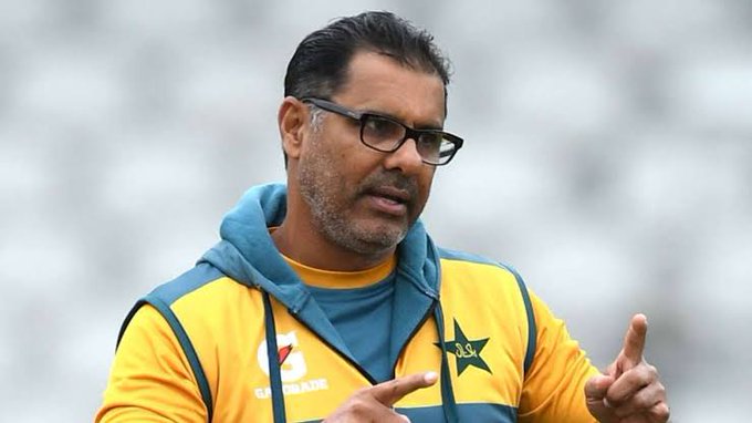 T20 World Cup | Waqar Younis slams Justin Langer for praising David Warner’s six on double-bounce ball 