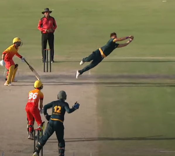 Watch | ‘Unfit’ Yasir Shah takes stupendous catch off his own bowling in Pakistan T20 Cup