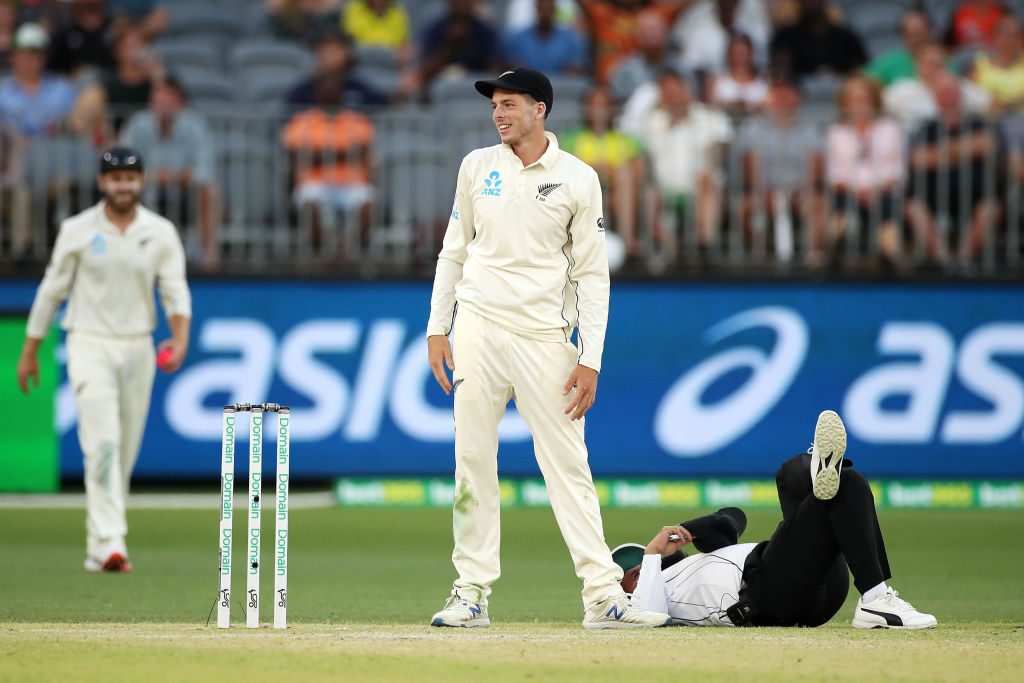 Twitter reacts to Mitchell Santner’s “tackle” leaving Aleem Dar bruised after Tim Southee’s wayward throw