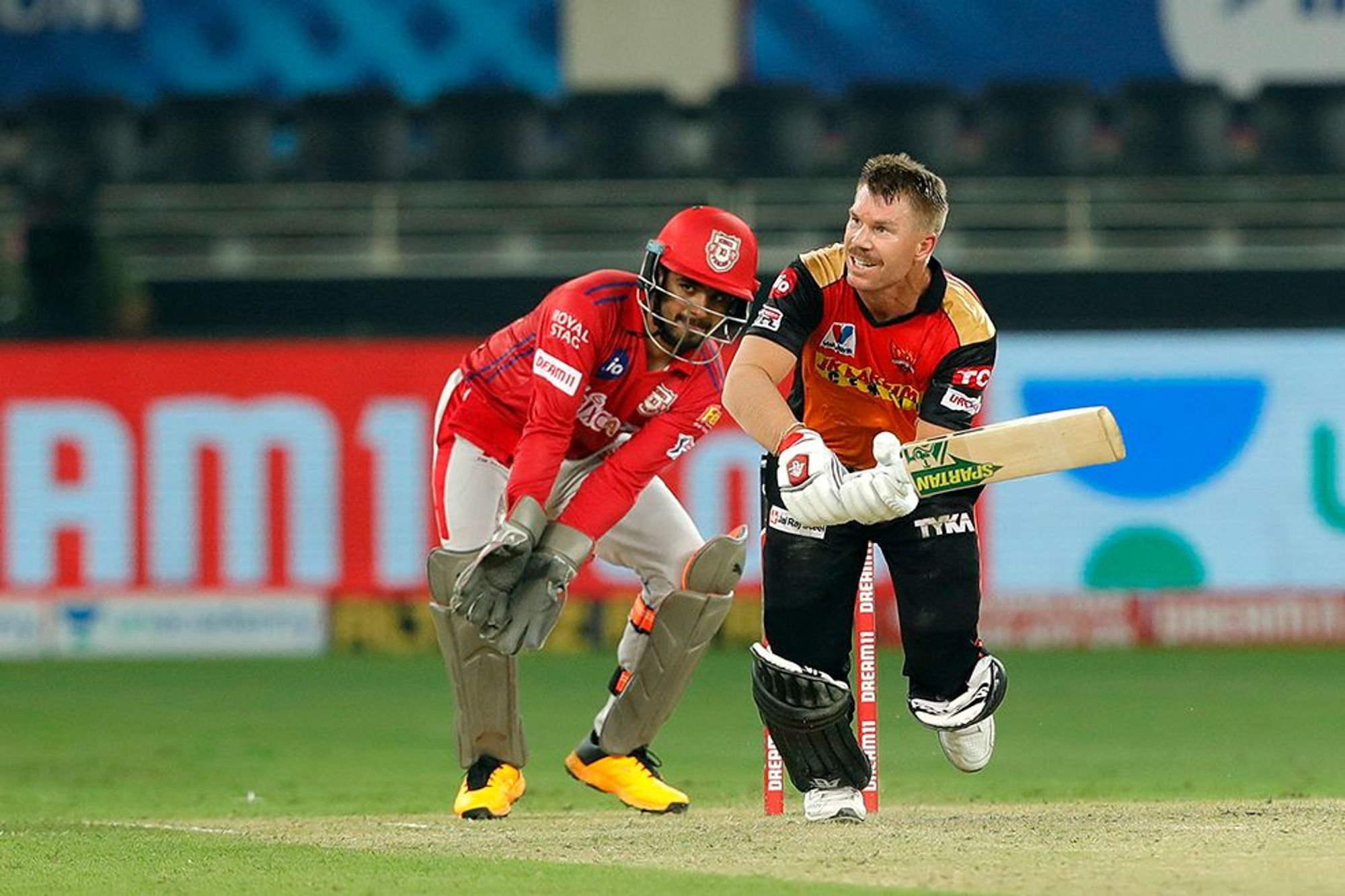 Twitters reacts to David ‘cheeky’ Warner turning right-handed in search of runs