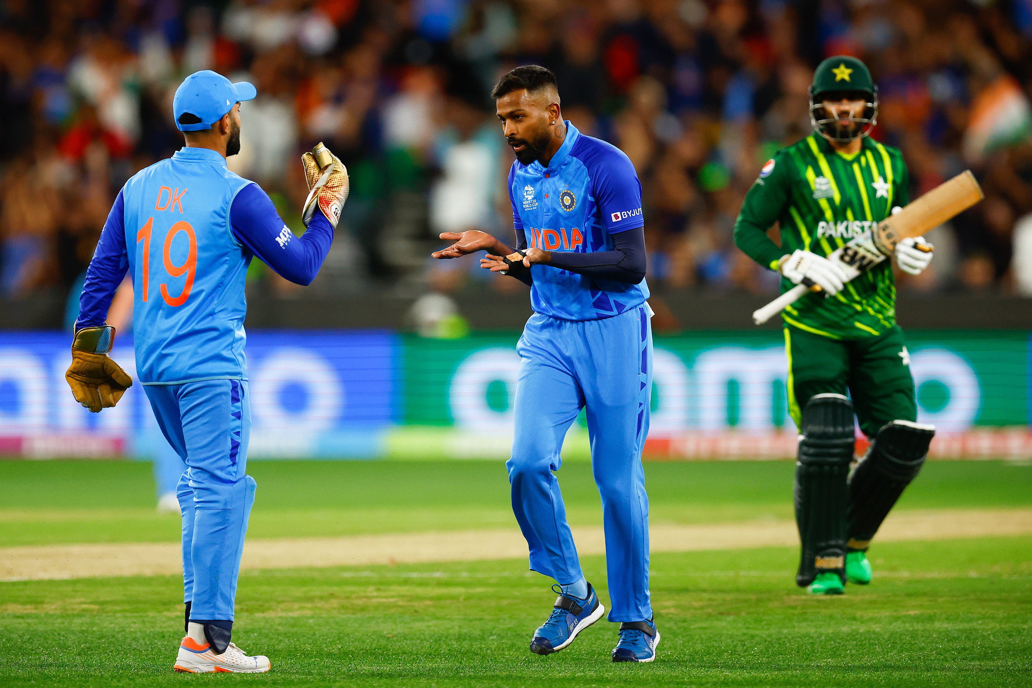 Twitter reacts as Hardik Pandya mockingly laughs in Haider Ali’s face for falling in his trap