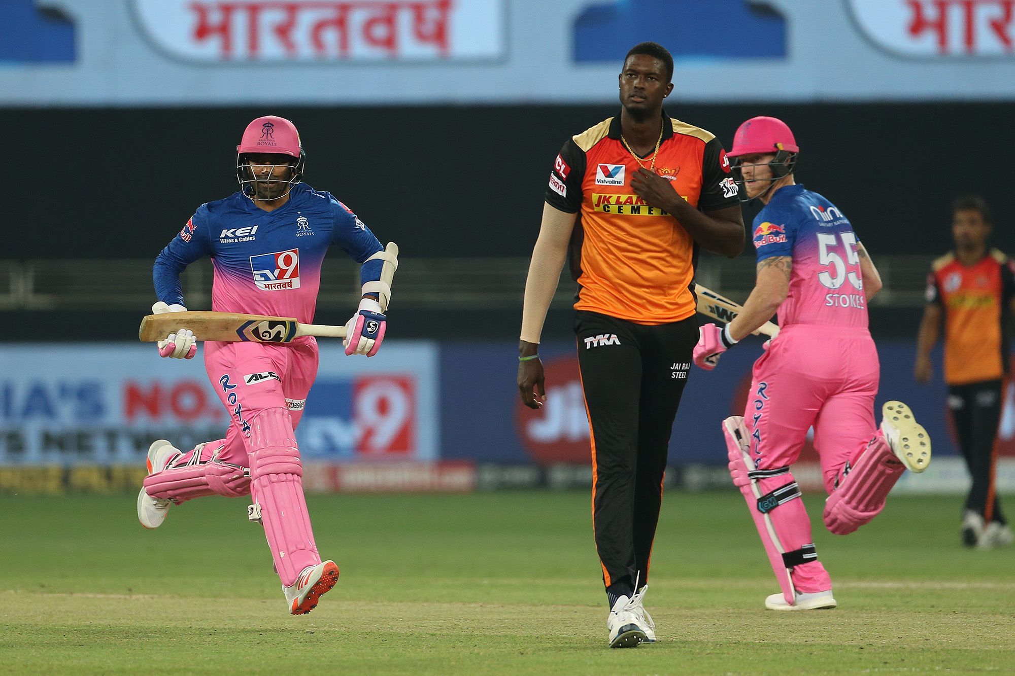 Twitter reacts to ‘lazy’ Robin Uthappa’s immobility resulting in yet another calamitous run-out