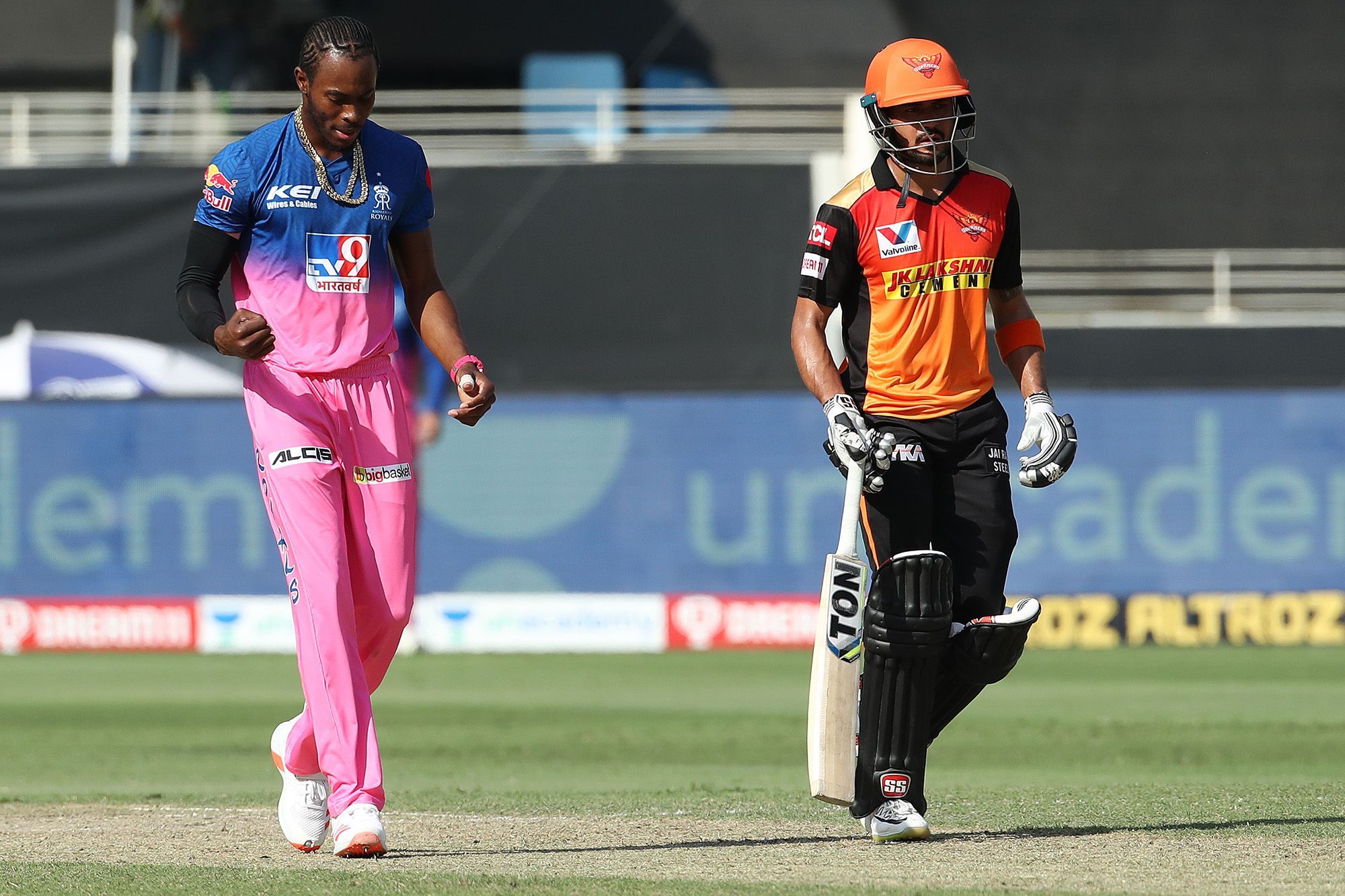 VIDEO | Jofra Archer 'spooks' David Warner to win a 'complimentary' Xbox