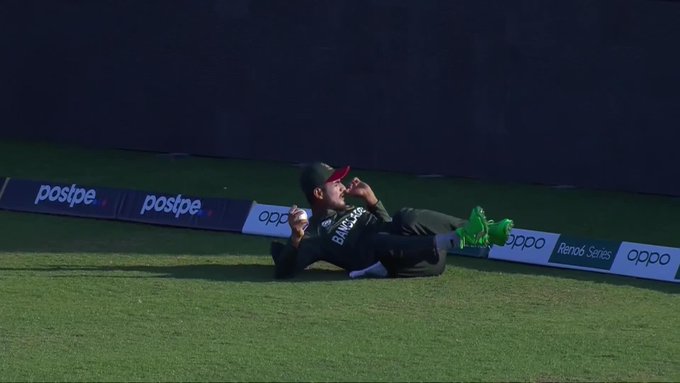 BAN vs PNG | Twitter reacts as Mohammad Naim's flying catch light up T20 World Cup 2021