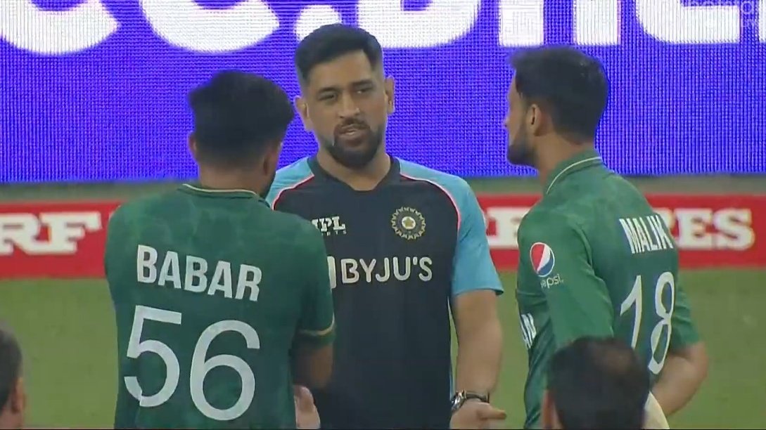 India vs Pakistan | VIDEO - MS Dhoni interacts with Pakistan players including captain Babar Azam