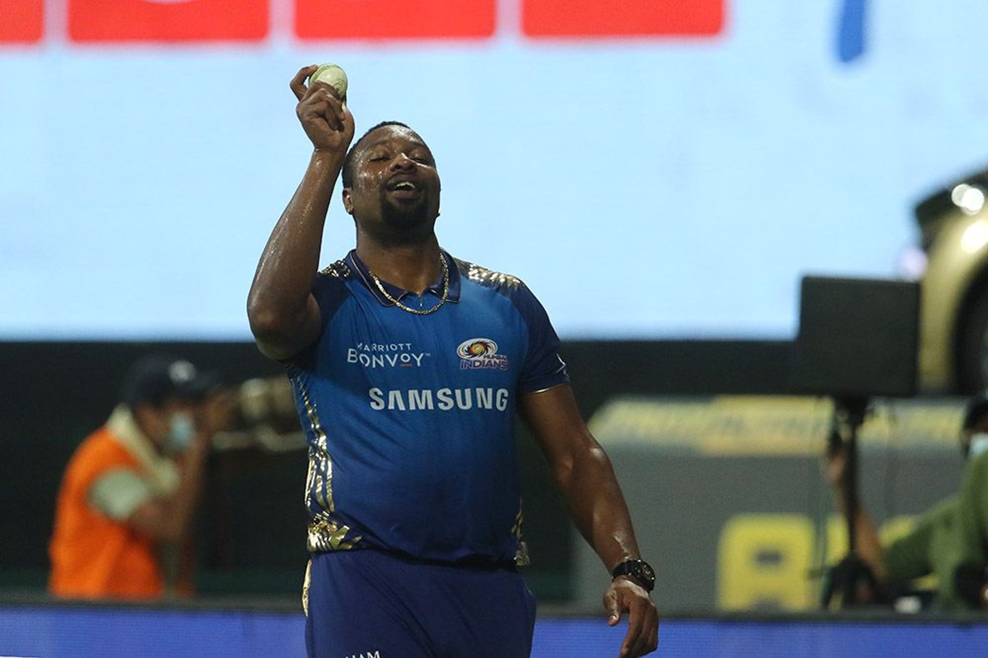 VIDEO | Superman Pollard waves Buttler goodbye after taking an incredible one-handed boundary-line grab