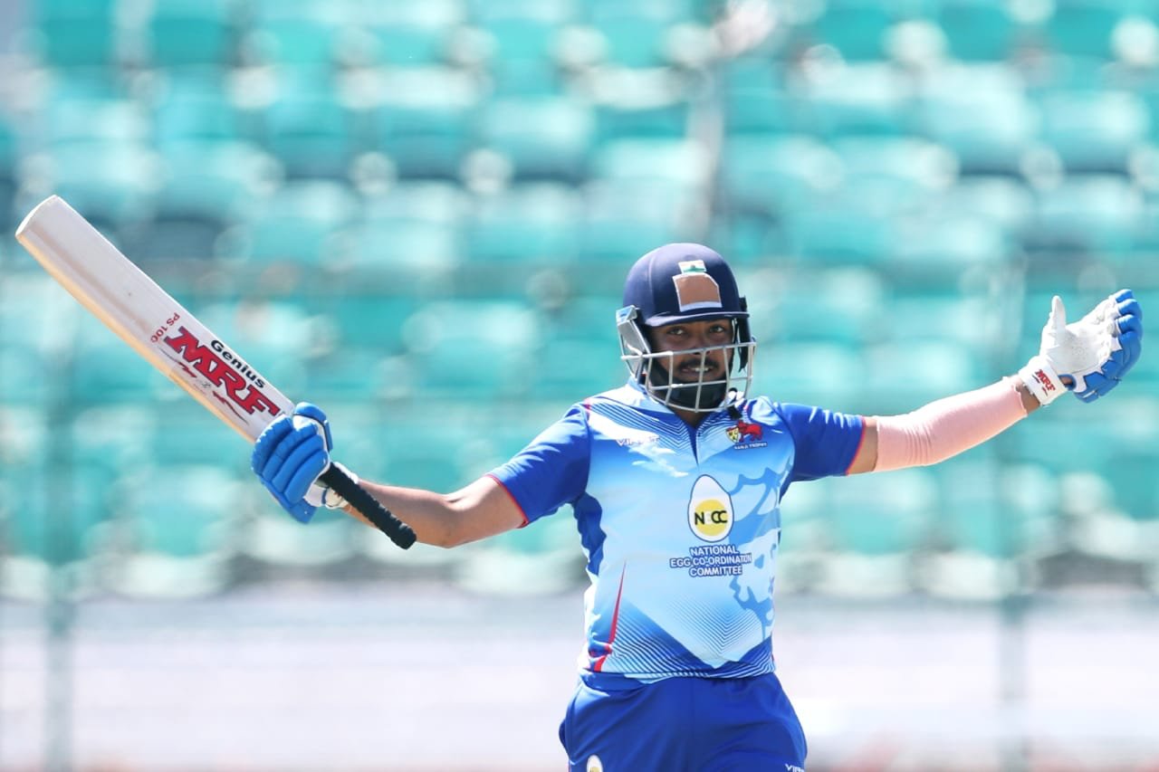 SMAT | Twitter reacts as Prithvi Shaw hilariously emulates merry-go-round to end up beyond the pitch