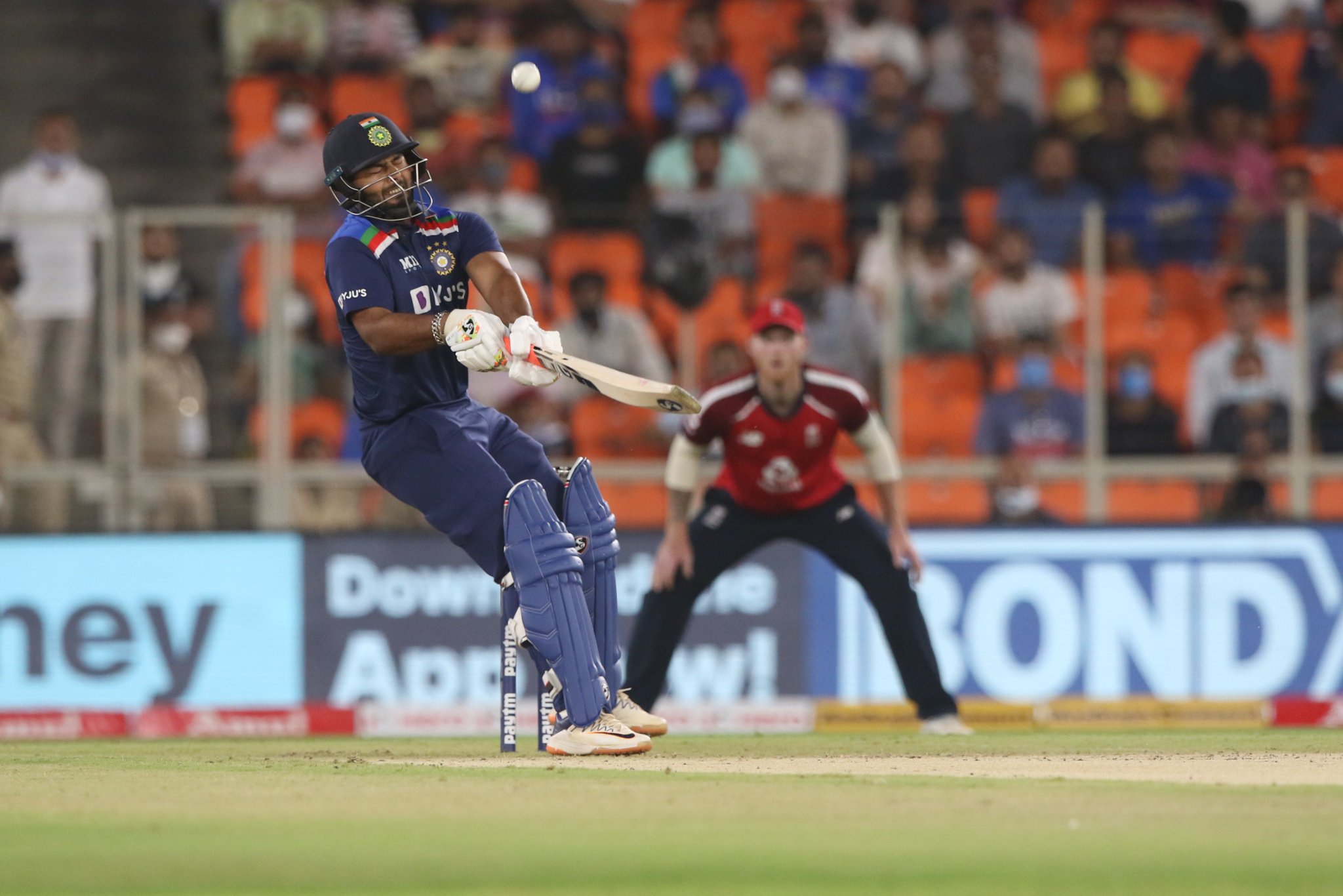 Twitter reacts to Rishabh ‘audacious’ Pant reverse-lapping Archer’s raw pace beyond the ropes