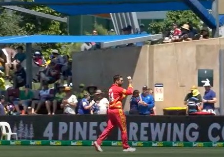 WATCH | Zimbabwe’s Ryan Burl greeted by his teammates after dazzling fifer against Australia
