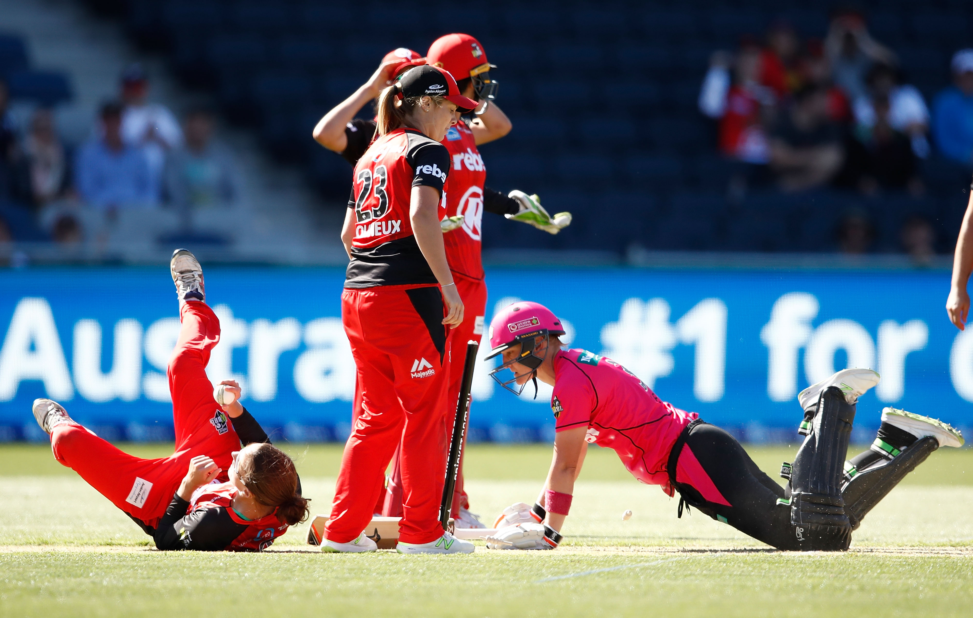 WATCH: Brilliant piece of awareness from Sarah Aley takes the game to an unlikely Super Over