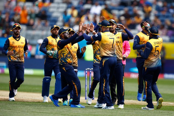 ICC World T20 | Twitter reacts to Binura Fernando’s 'bulb-change' sendoff after his Zaheer Khan-esque knuckleball outfoxes ‘sweep expert’ Scott Edwards