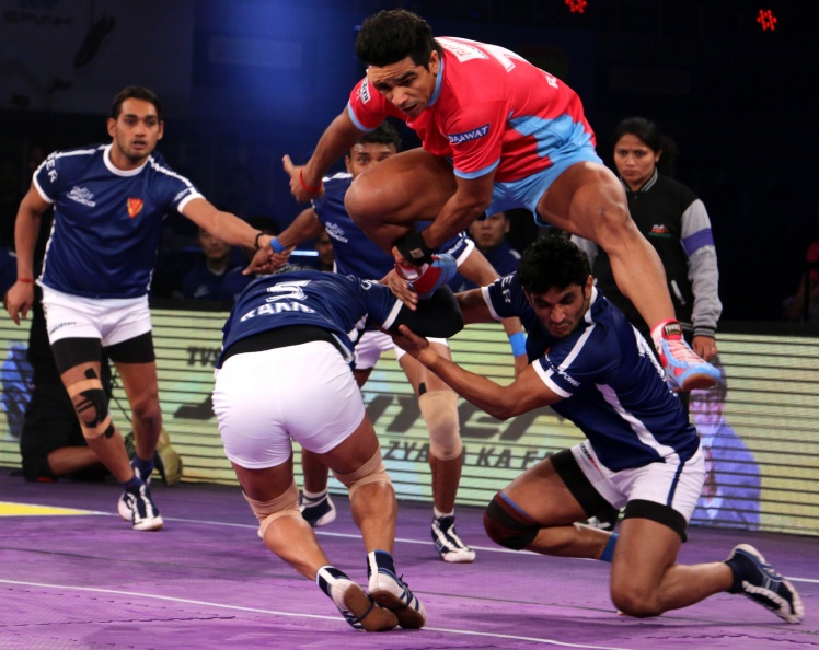 Pro Kabaddi 2016 | Jaipur Pink Panthers thrash Dabang Delhi to go top of the table