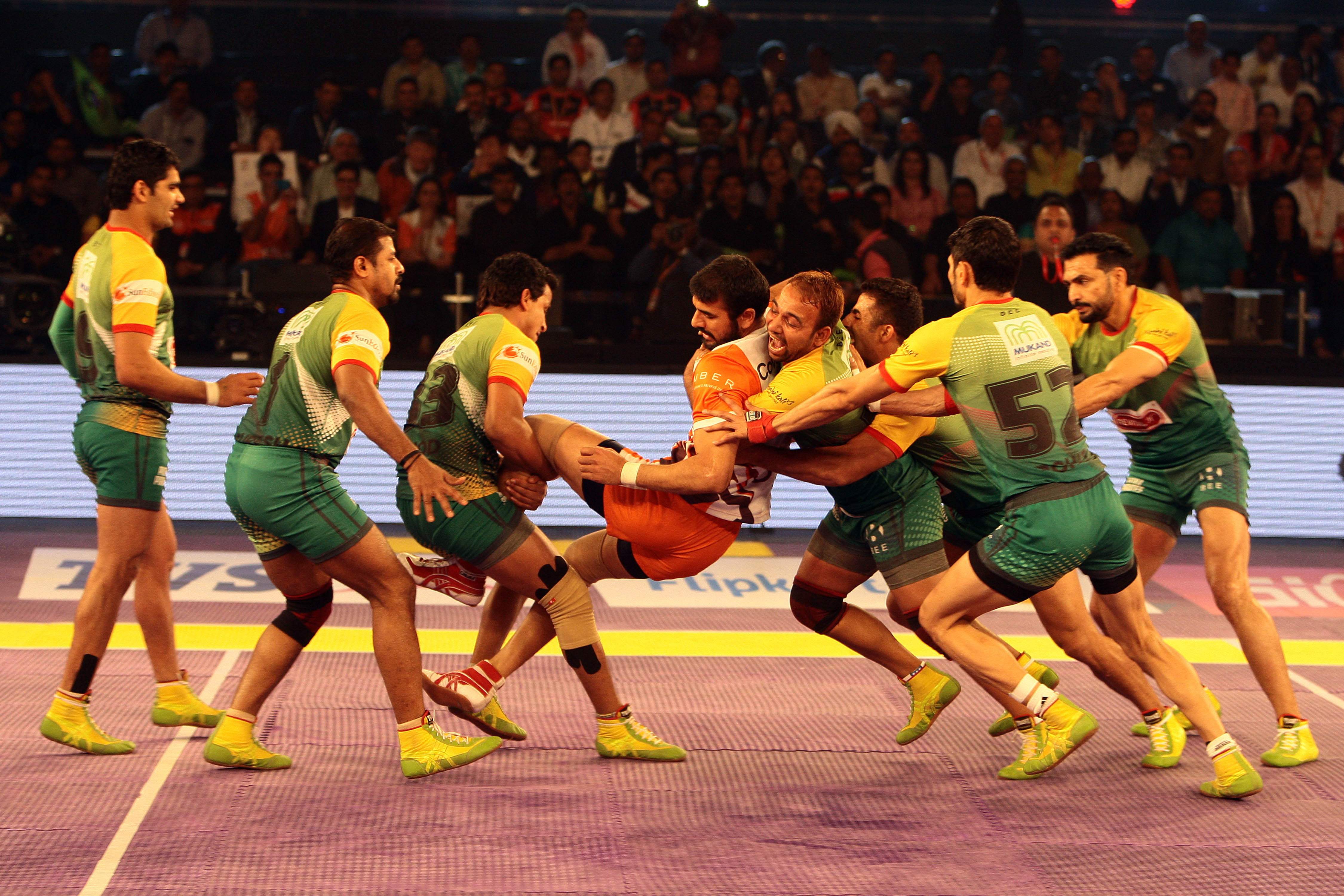 Pro Kabaddi 2016 | Patna Pirates defeat Puneri Paltan to enter play-offs