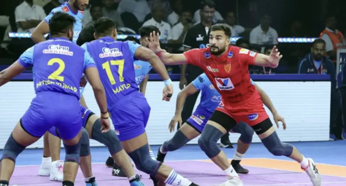 Ashu Malik Stars as Dabang Delhi Beat Gujarat Giants 38-28