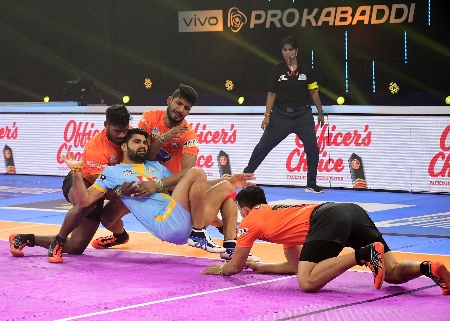 PKL 2022 | Twitter reacts as Pardeep Narwal decimates opposition with four-point raid