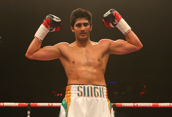 Vijender Singh knocks out Eliasu Sulley upon his return to professional boxing