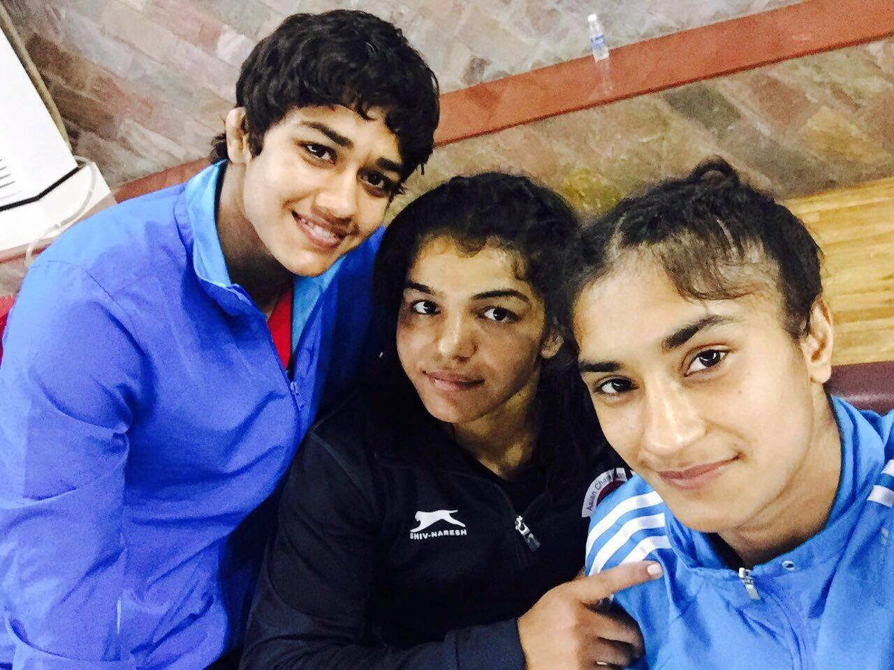 Vinesh Phogat wins gold to qualify for Rio