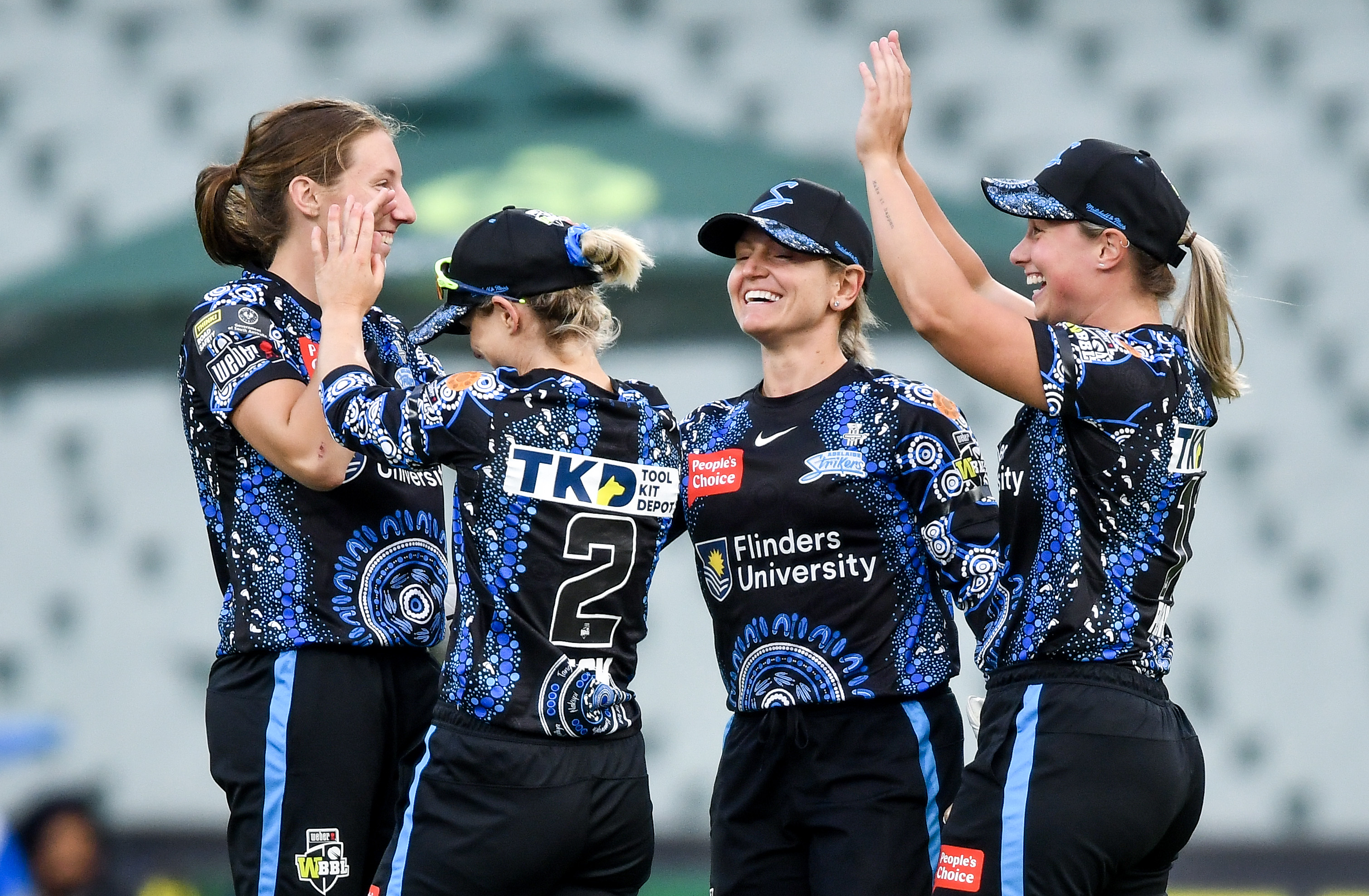 WBBL | Strikers' bowling brilliance in 5-wicket win over Perth ensures third straight finals appearance