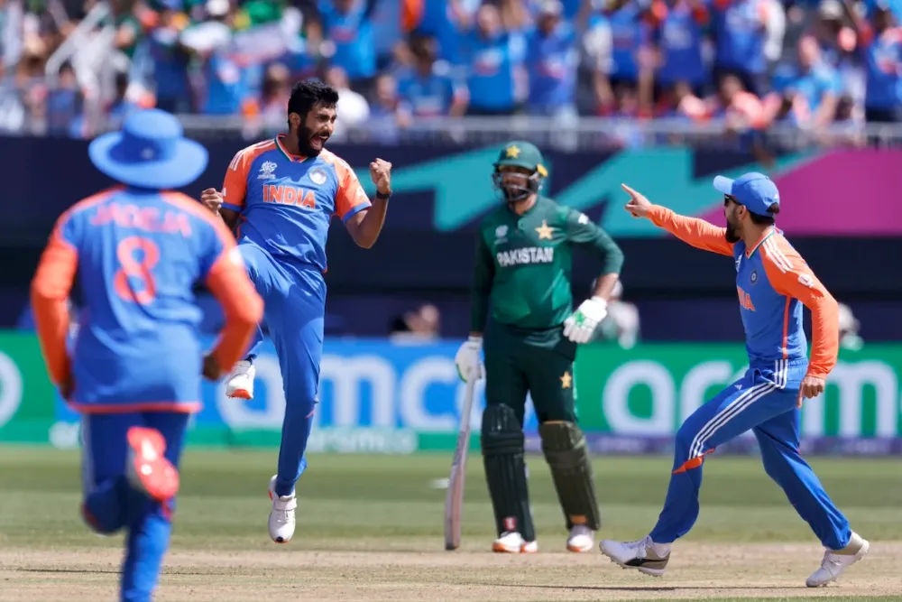 IND vs PAK | Twitter goes wild as Bumrah's 'special one' outclasses Rizwan to bring India into contest