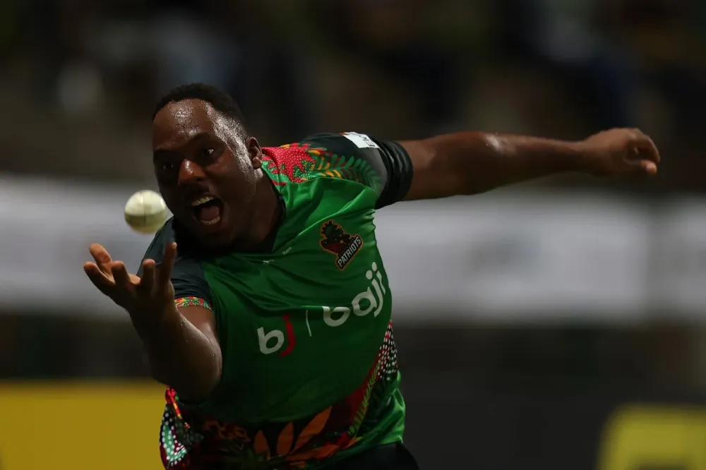 Watch | Odean Smith channels SKY with a stunning catch at the ropes in CPL