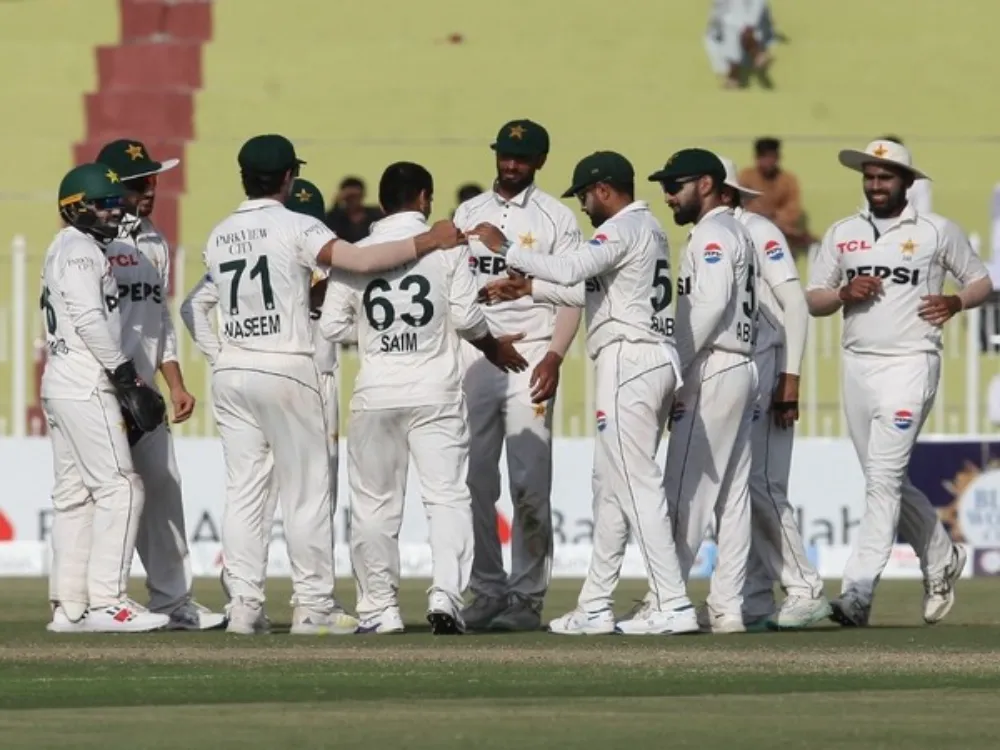 PAK vs BAN | Twitter and Richard Kettleborough baffled as Pakistan fielders perfect their 'Where’s the Ball?' routine