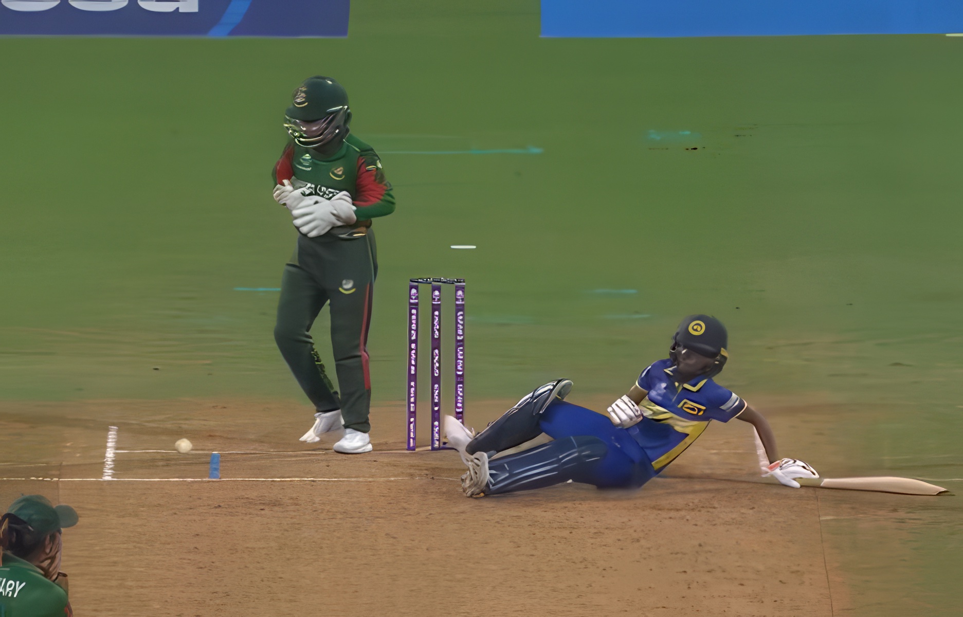 BAN-W vs SL-W । Twitter reacts as Sri Lanka batter gets injured in awkward manner during WC game