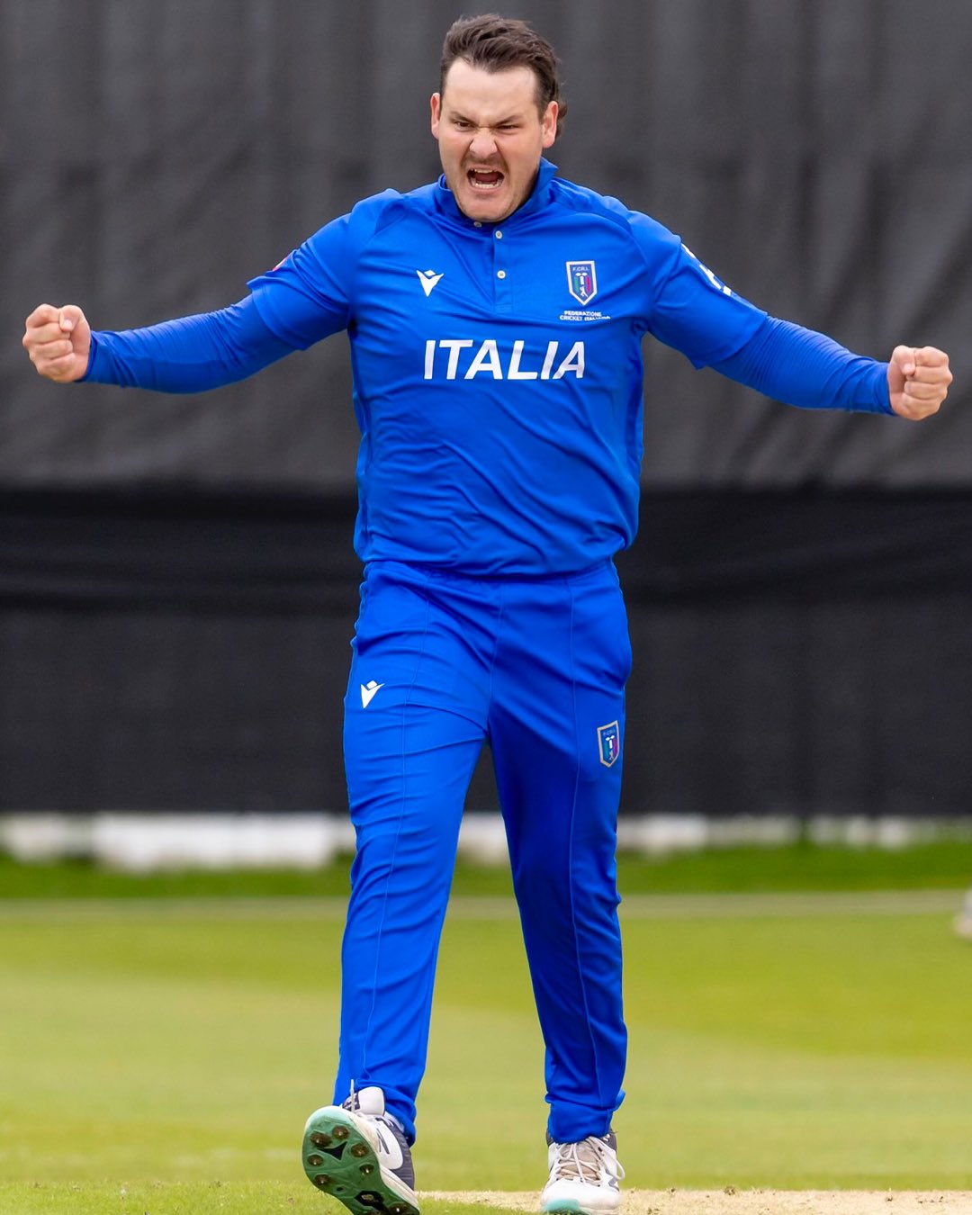 BBL | Twitter in splits as Ben Manenti scares Thomas Rogers after collision leaves latter off crease