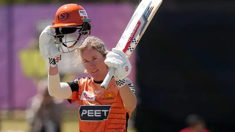 WBBL | Mooney century proves too much for Brisbane Heat as Perh Scorchers open tally for season