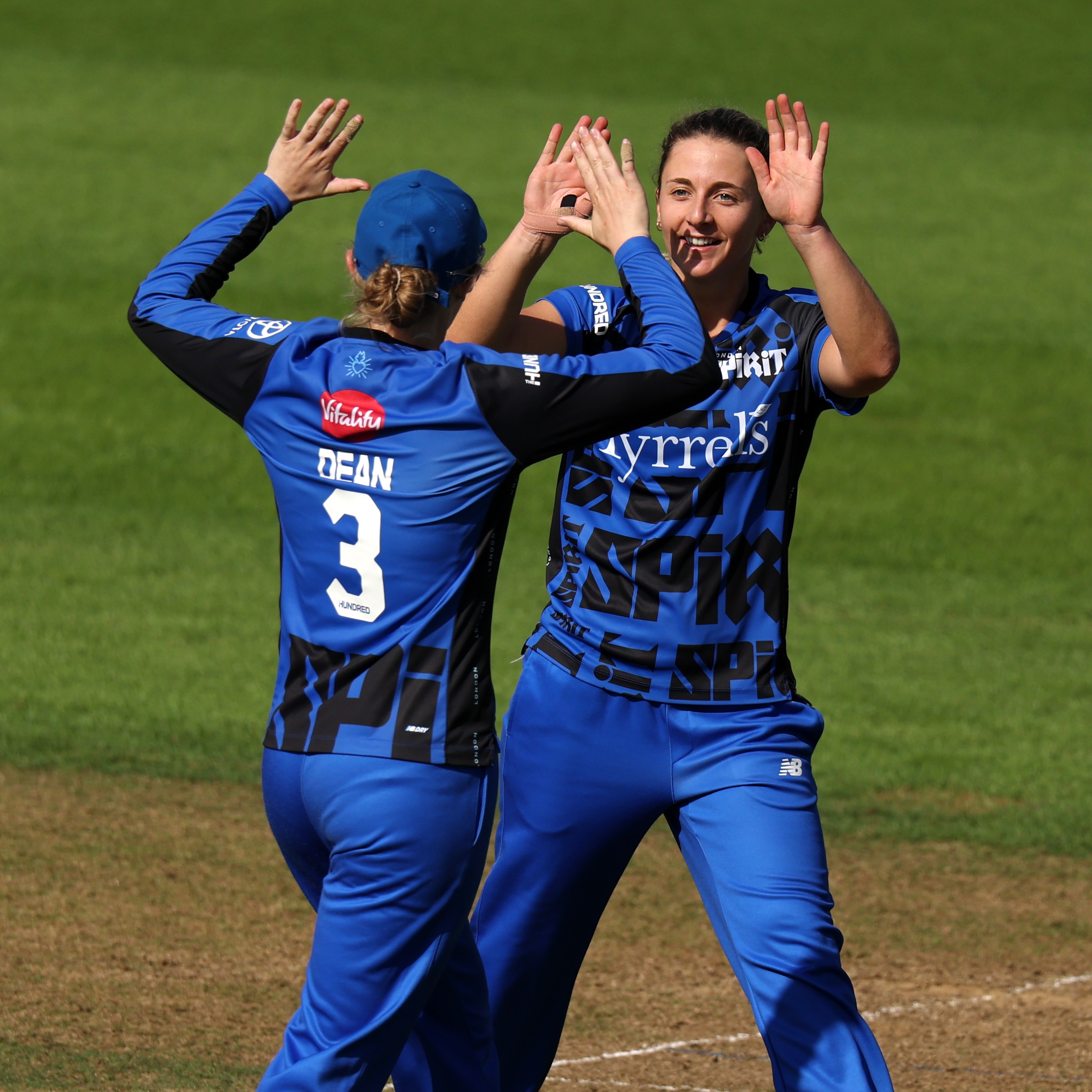 Watch, The Hundred Women | Charlie Dean pulls off one-handed stunner in London Derby