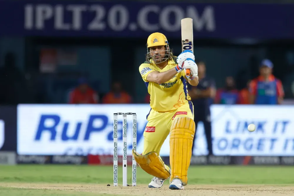 CSK vs LSG | Twitter explodes as Dhoni goes to SKY mode with unconventional shot resulting in a sixer