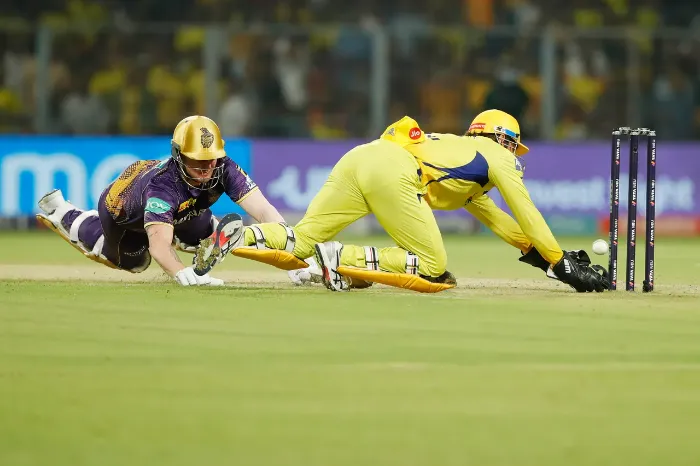 IPL 2024 | Twitter reacts to Chepauk crowd going silent as their beloved Thala misses a dolly