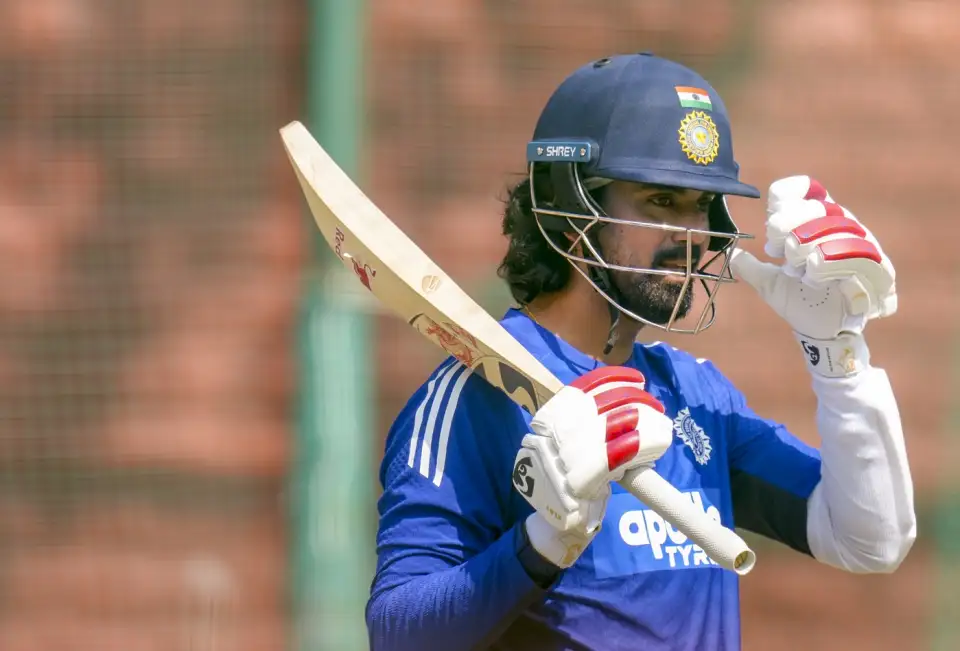 IND vs WI | Twitter reacts as Illingworth ignores Rahul sneakily clipping off bails to delay Lunch