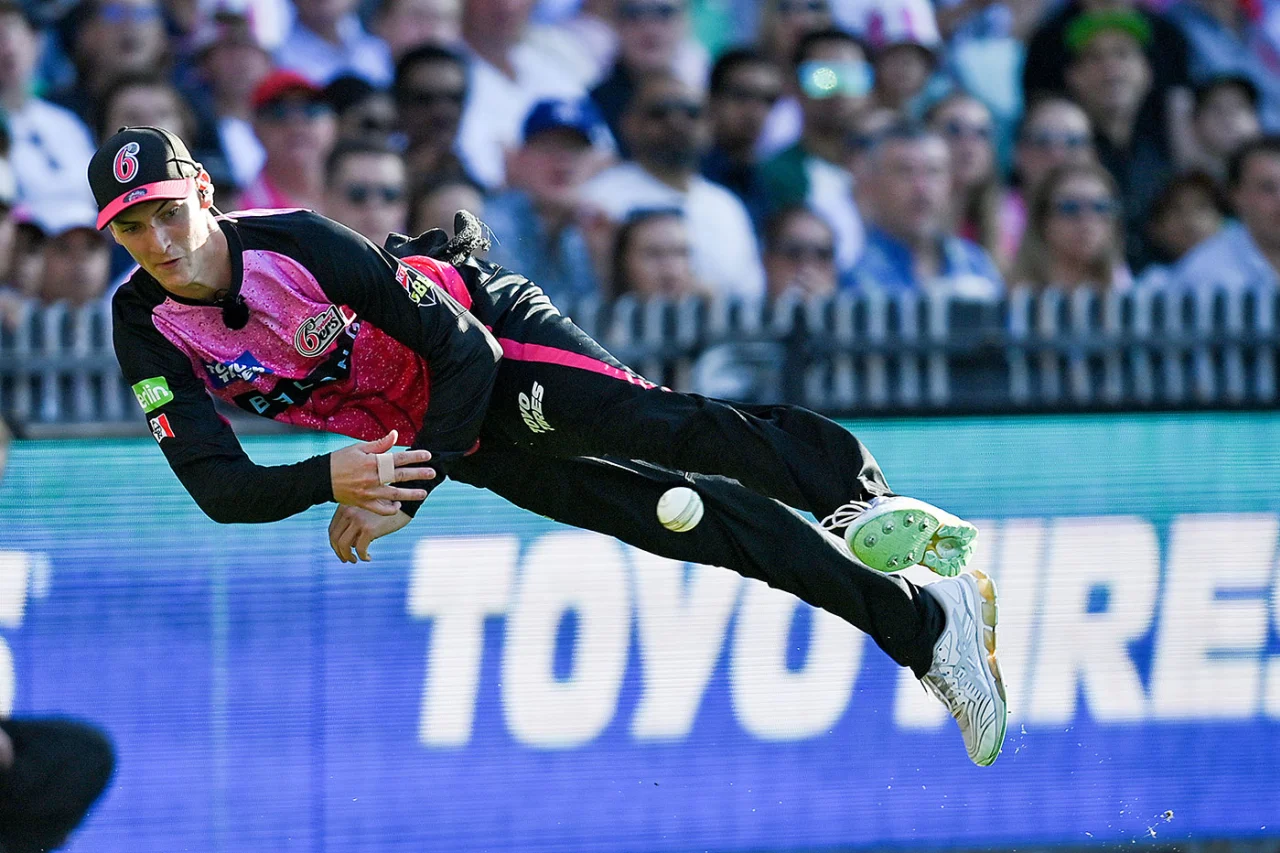 WATCH, BBL | Lachy Shaw stays in tune with dancing Kookaburra to pull off nighttime stunner in Adelaide