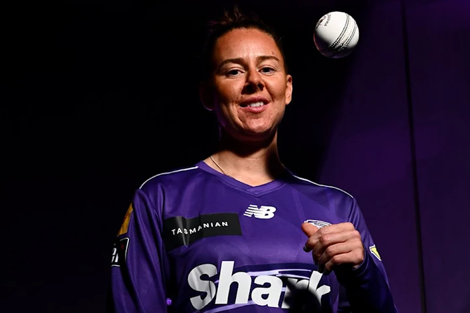 WBBL | Twitter stunned as Linsey Smith sends Sophie Molineux packing with blinder