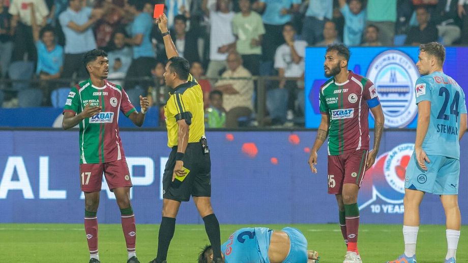 ISL 2023 | Twitter reacts as seven red cards issued in Mohun Bagan-Mumbai clash