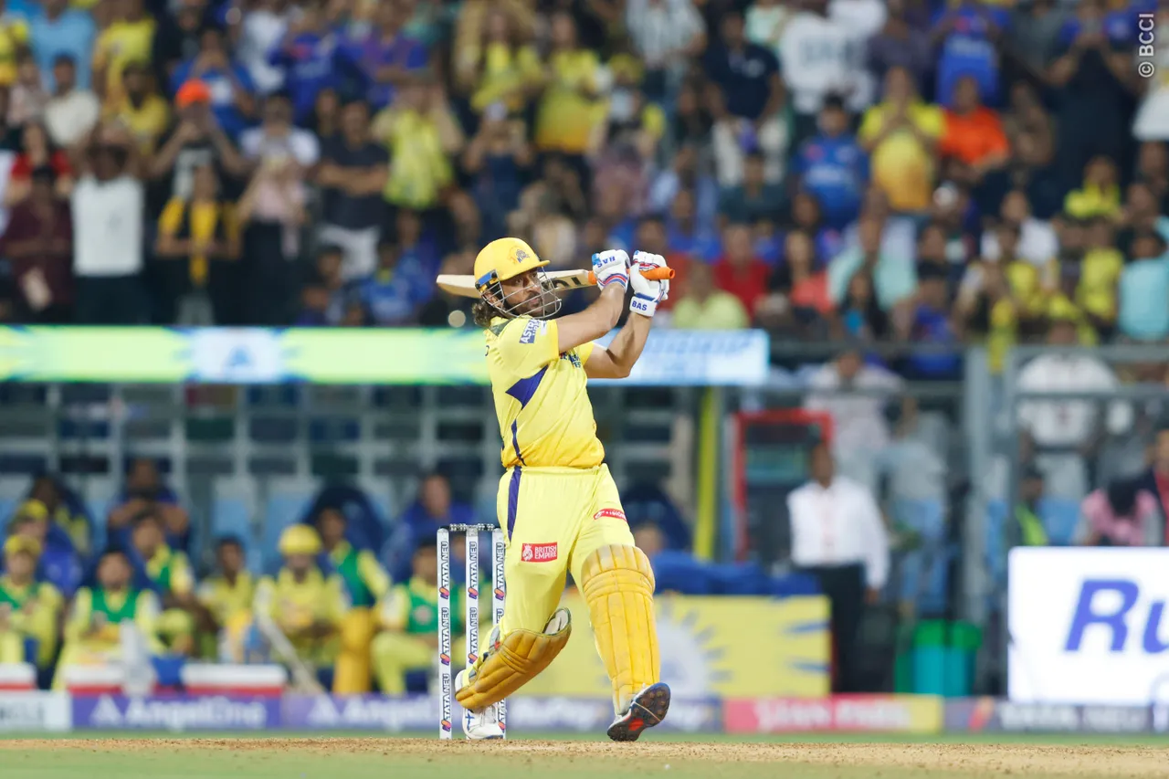 MI vs CSK | Twitter in disbelief as MS Dhoni smashes Hardik for three consecutive sixes in sensational cameo