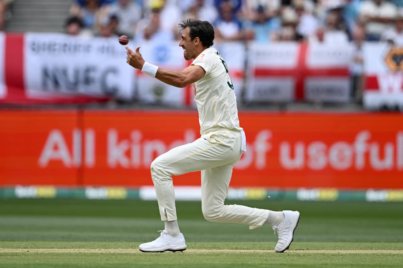 Ashes | Twitter stunned as Starc continues to play Superman with sensational return one-handed blinder