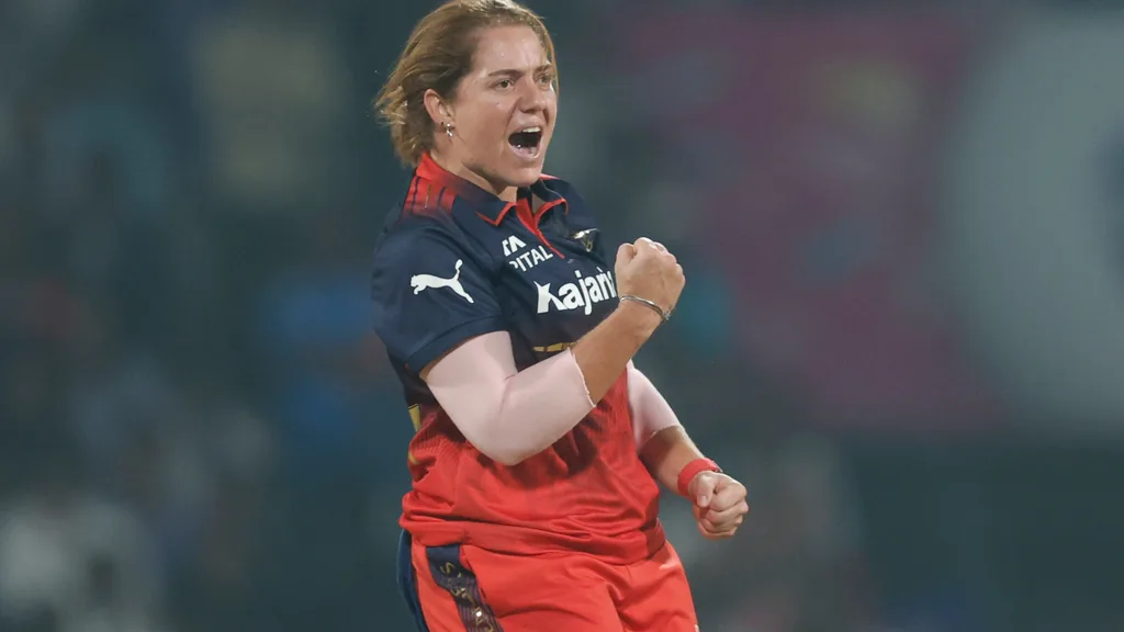 WPL | Twitter on edge as Royal Challengers Bengaluru beat Mumbai Indians in thrilling opening contest 