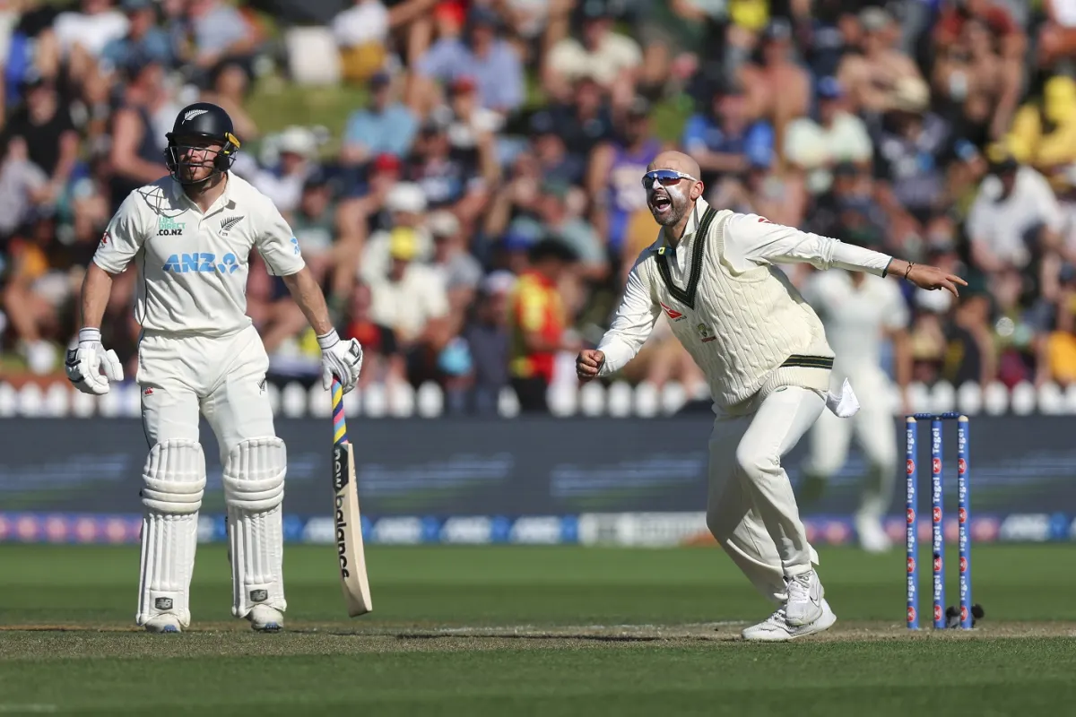 NZ vs AUS | Twitter laughs as Henry's comical juggling act leaves frantic Carey bewildered