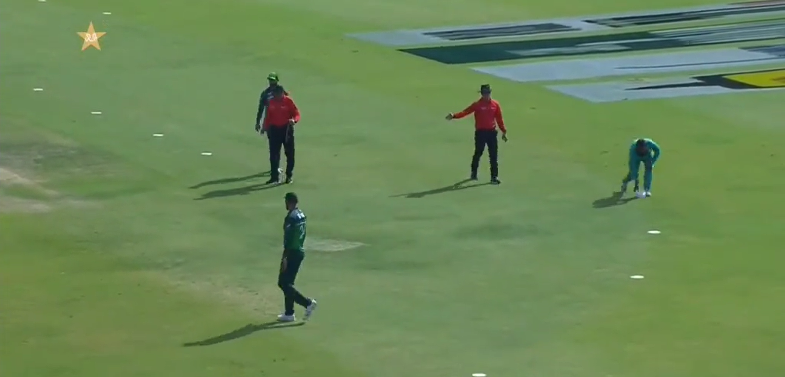PAK vs NZ, 1st ODI | Twitter goes 'just Pakistan things' after umpire halts game to fix blatantly wrong 30-yard-circle
