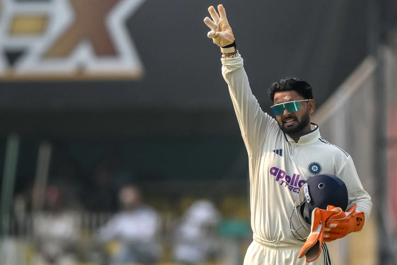 IND vs SA | Twitter reacts as Kuldeep refuses to comply with Pant's instructions as Proteas run him ragged