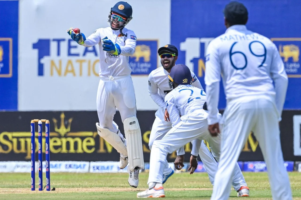 SL vs AFG | Twitter in disbelief as keeper Samarawickrama sees the future to take impossible grab at leg slip