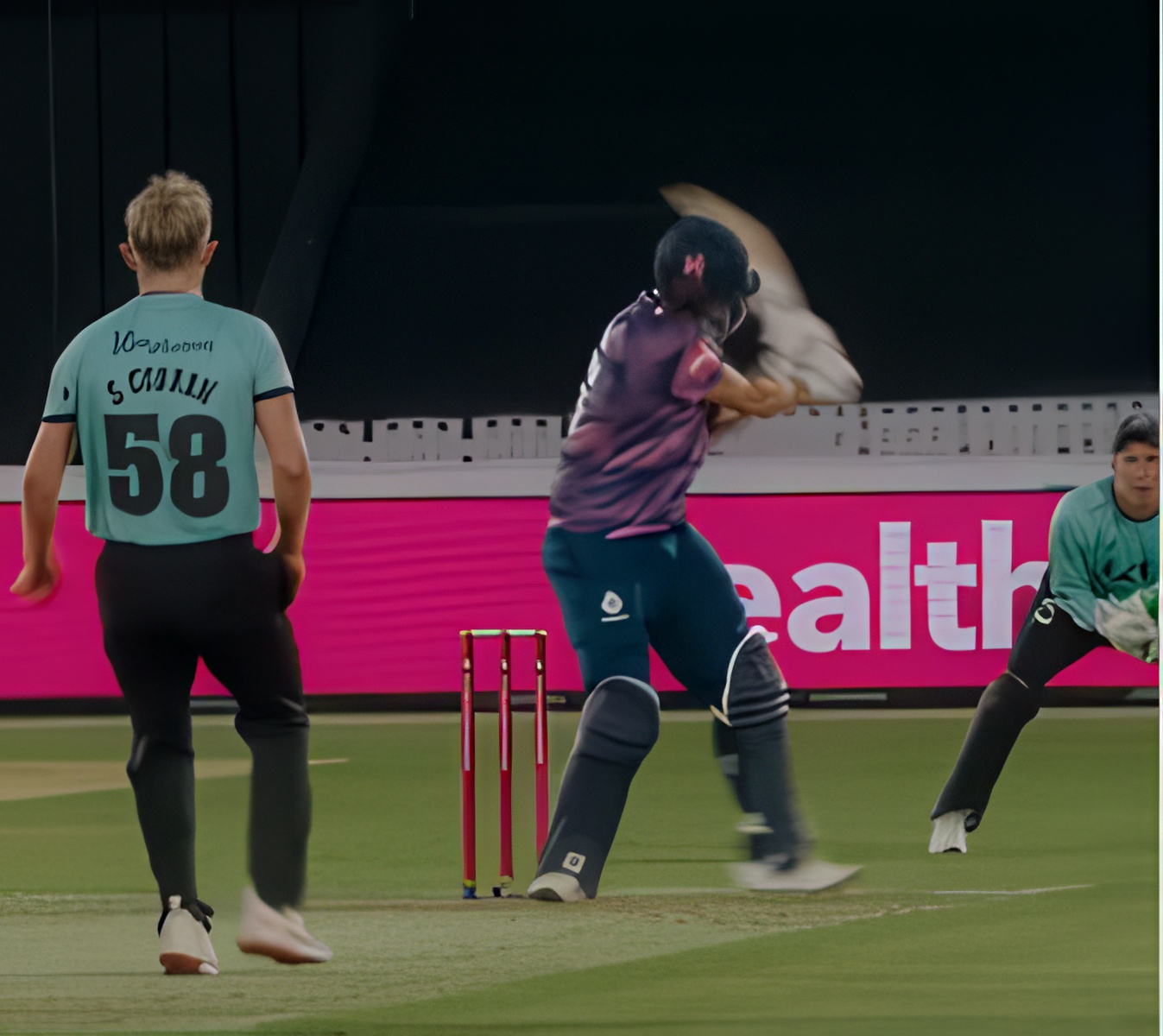 WATCH | Luke Hollman pulls off stunning reverse hit off Sam Curran in Vitality Blast game