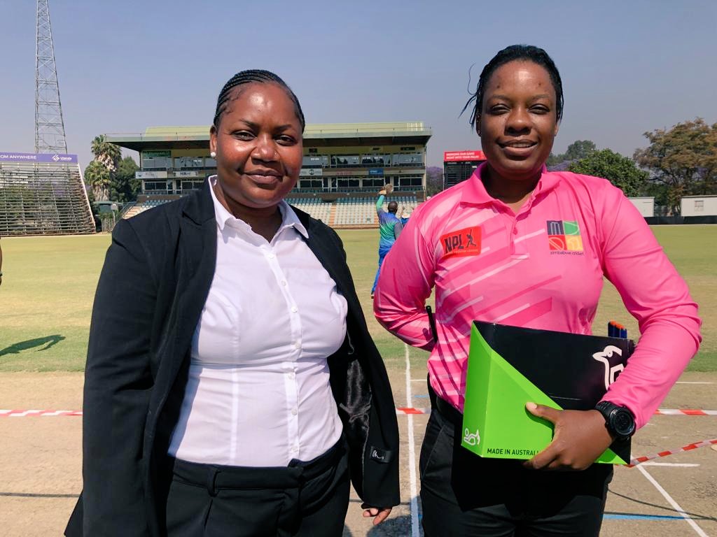 Women’s ODI World Cup | Twitter reacts as umpire ducks right in time to avoid catastrophe